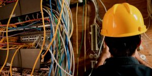 What's The Difference Between Electrical Engineer And Electrician?